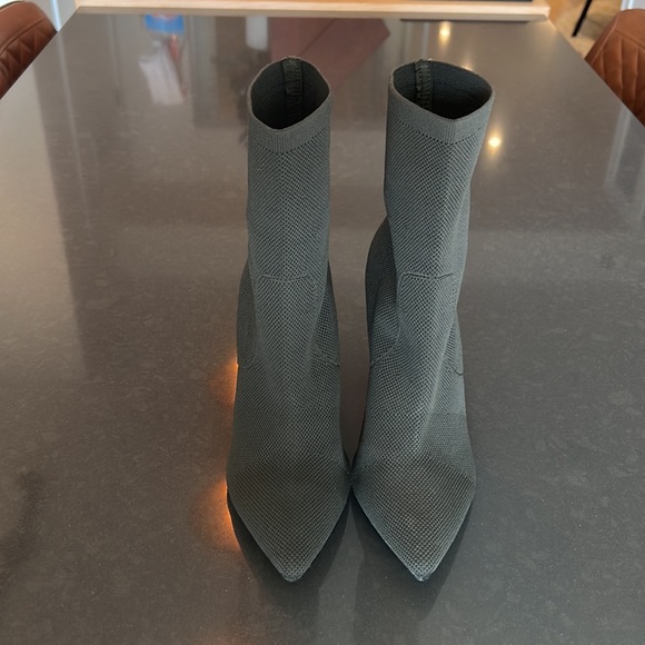 Unknown brand, knit sock, pointed toe, 4’ chunky heel, ankle booties, army green - Picture 2 of 10